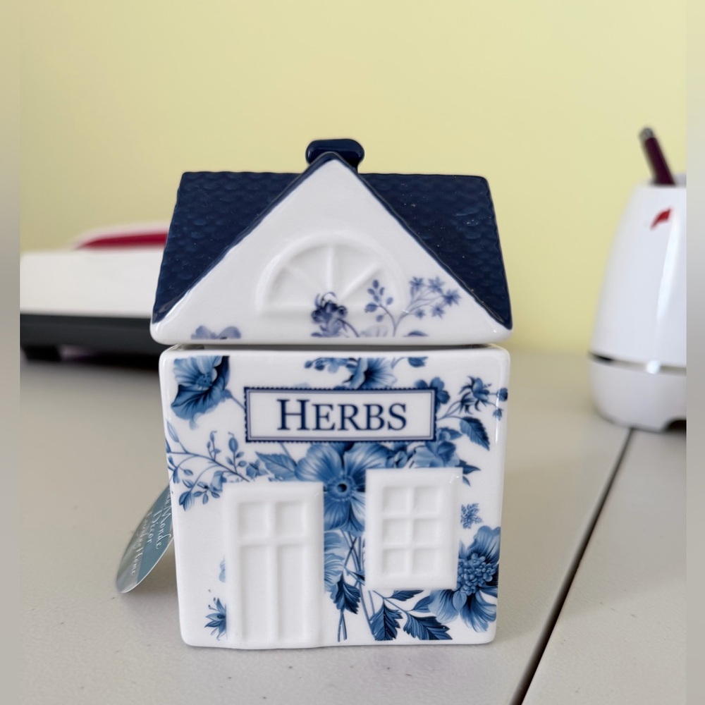 NWT herb container